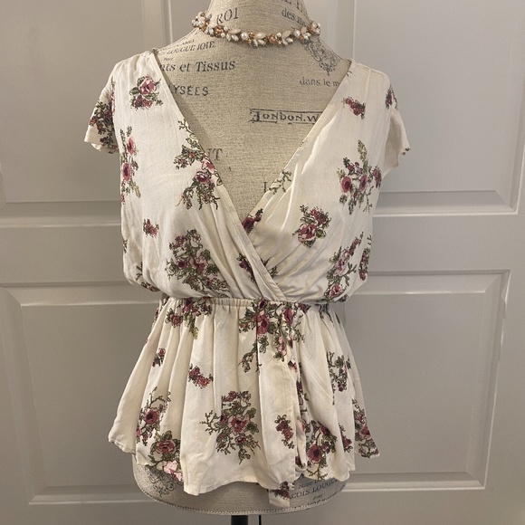 Angie Short Sleeve Floral Blouse - Picture 2 of 8